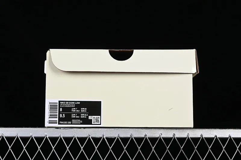 All categories Nk SB Dunk Series Nk SB Dunk Low low-top sneakers J version Crenshaw Skate Club x Nk SB Dunk Low joint model SB low-top sports and leisure sneakers FN4193-100